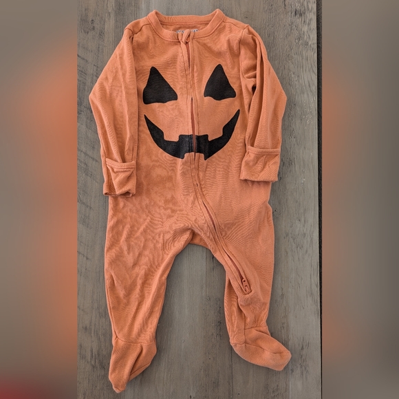 Halloween Themed Baby Onesies Set Size 6-9 Months - Picture 4 of 8